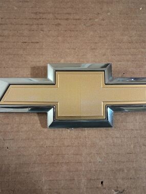 2017-2022 Chevy Trax Genuine OEM Rear Outside Liftgate Handle Emblem